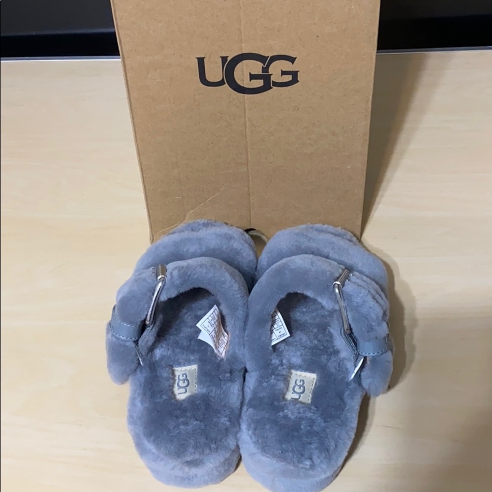 Last Pair!!!! Women’s Ugg Fuzz Yeah Size 6 NWT - Picture 3 of 8